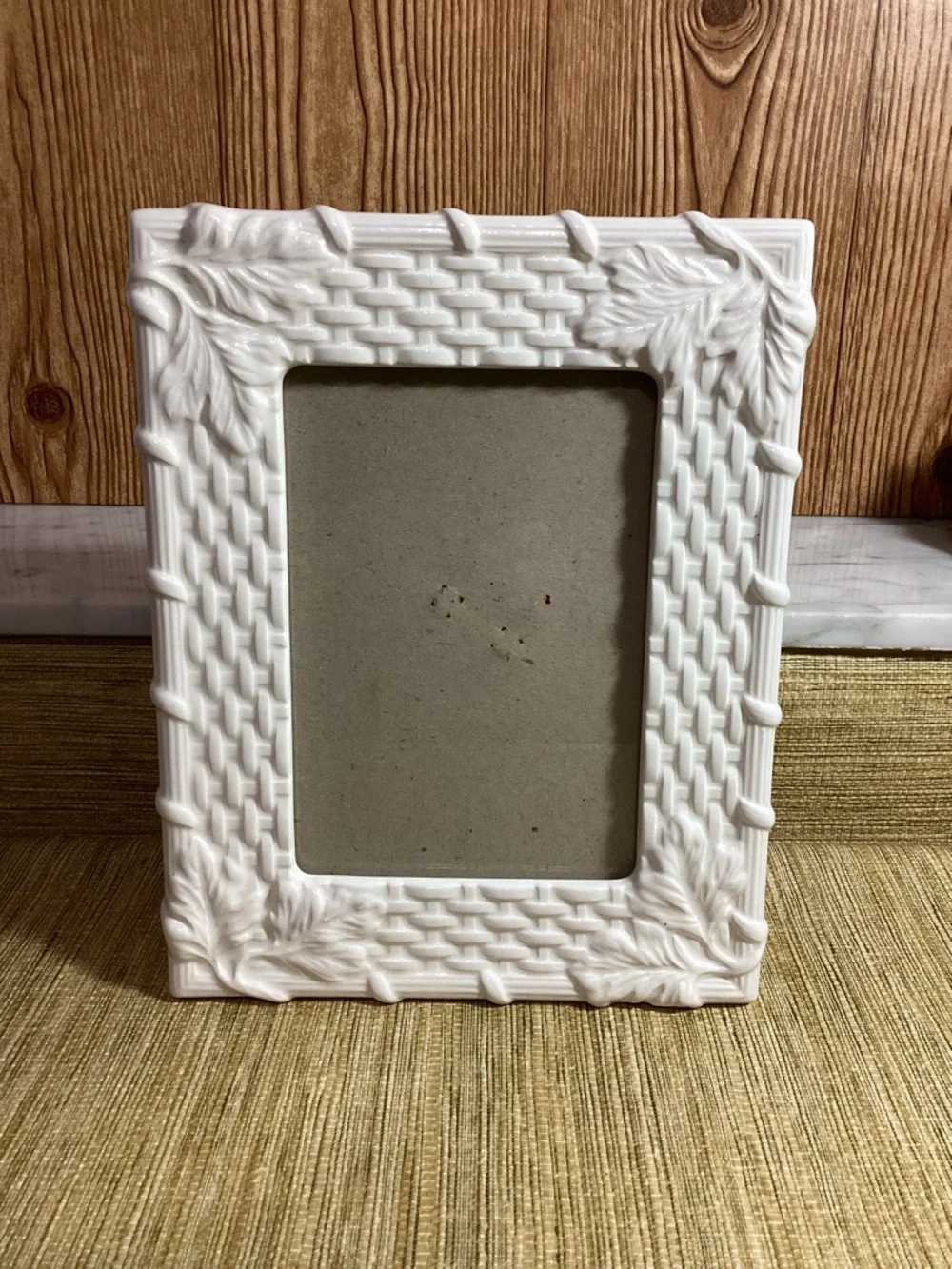 White Decorative Ceramic Photo Frame - Classic Leaf & Wicker Design Holds 5x7